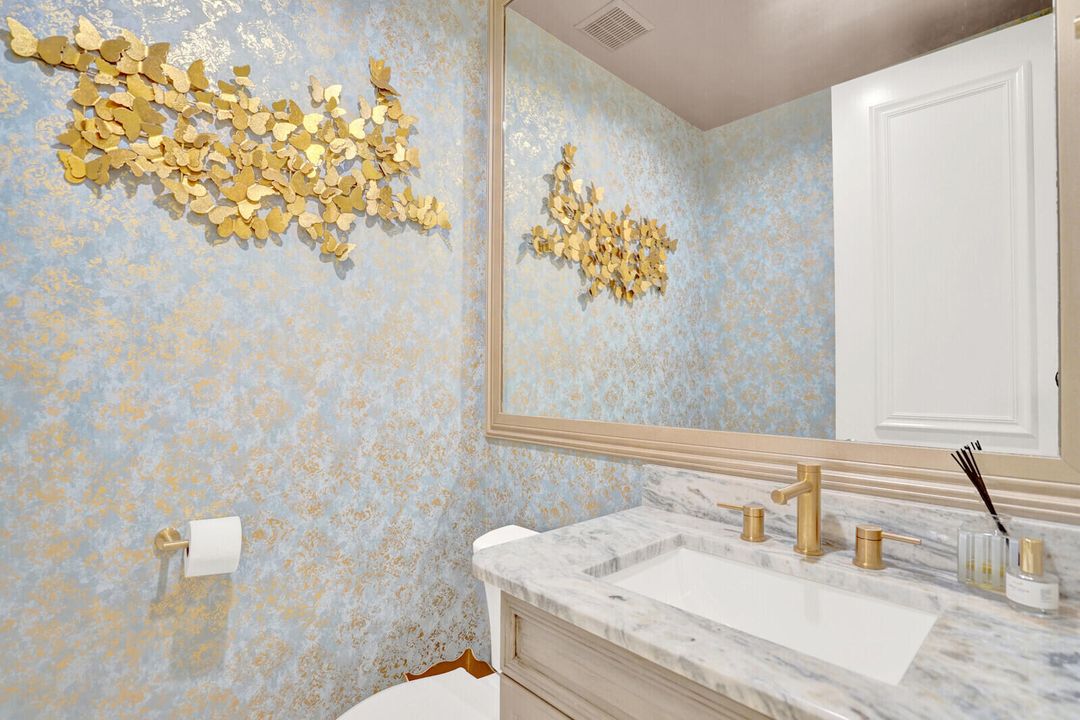 For Sale: $2,150,000 (5 beds, 4 baths, 4062 Square Feet)