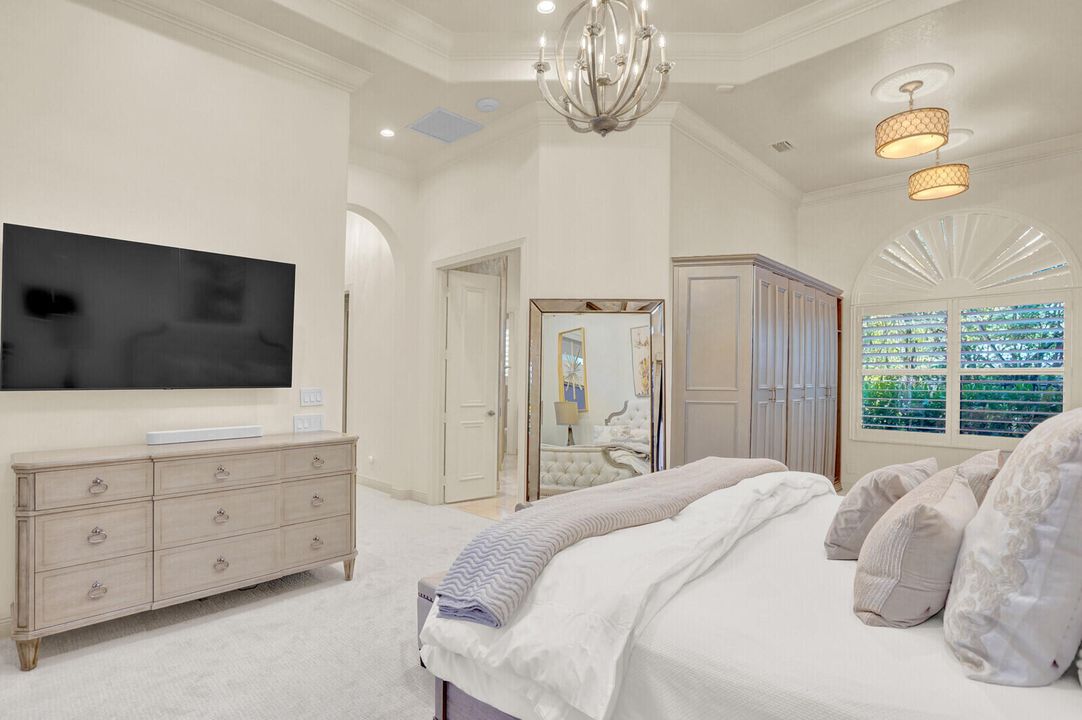 For Sale: $2,150,000 (5 beds, 4 baths, 4062 Square Feet)