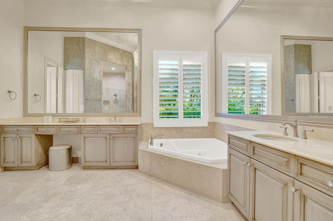 For Sale: $2,150,000 (5 beds, 4 baths, 4062 Square Feet)