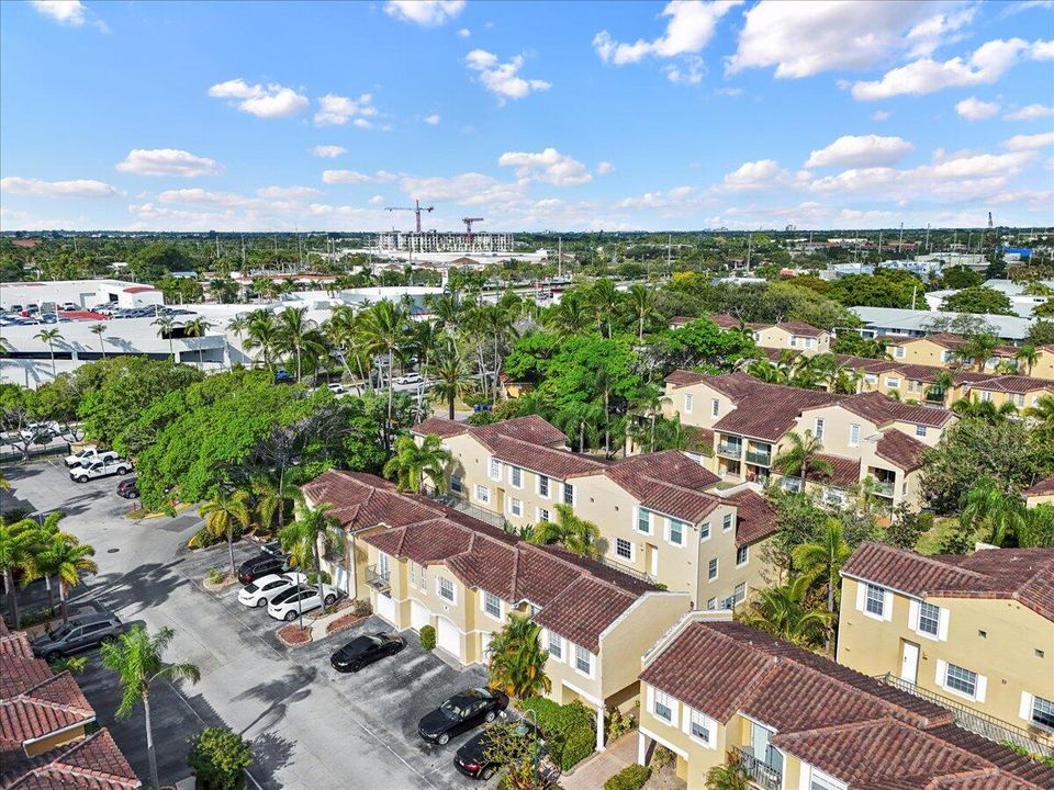 待售: $320,000 (2 贝兹, 2 浴室, 1111 平方英尺)