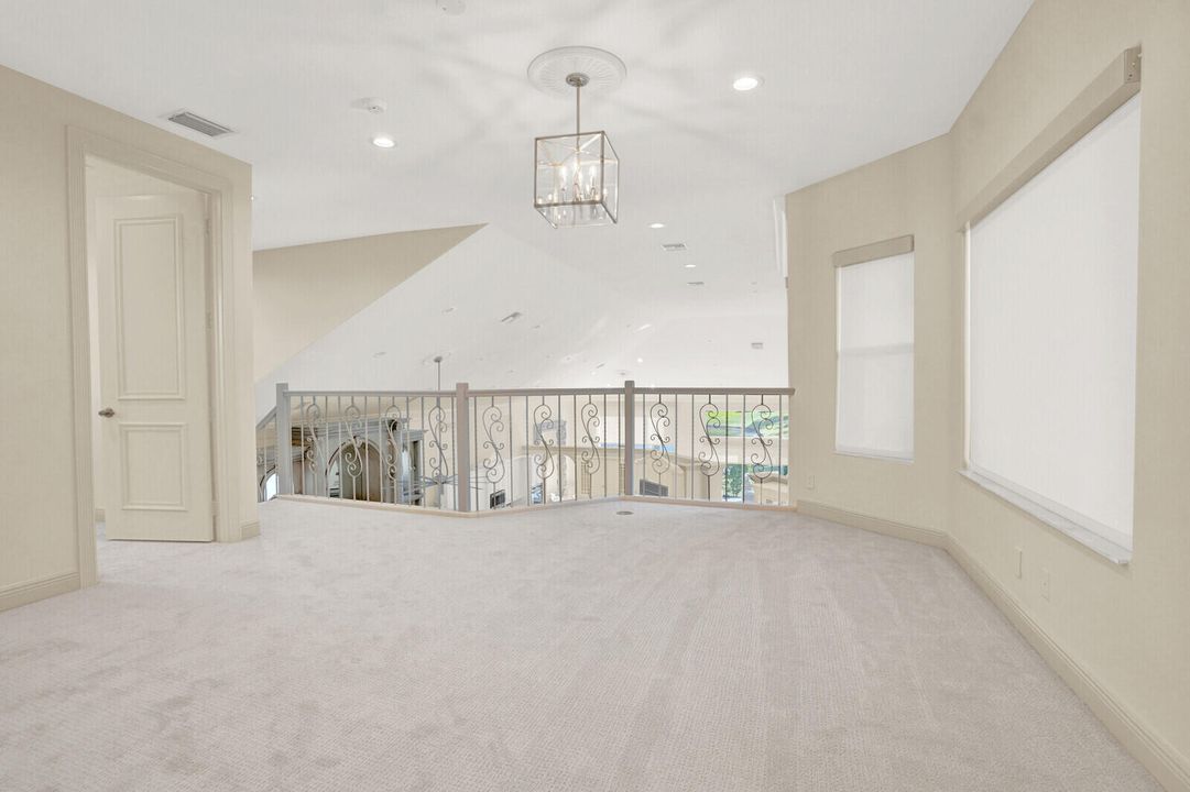 For Sale: $2,150,000 (5 beds, 4 baths, 4062 Square Feet)