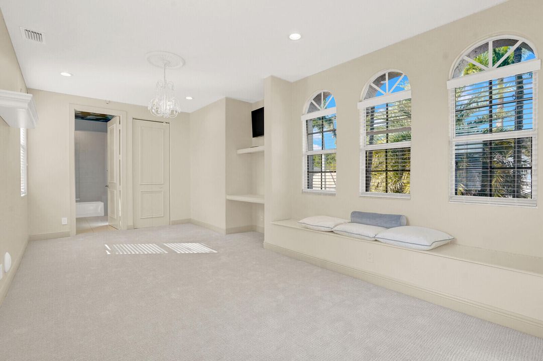 For Sale: $2,150,000 (5 beds, 4 baths, 4062 Square Feet)