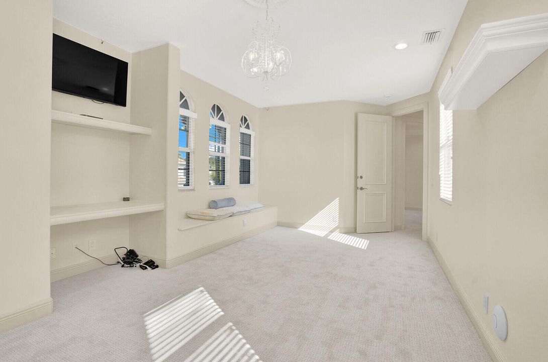 For Sale: $2,150,000 (5 beds, 4 baths, 4062 Square Feet)