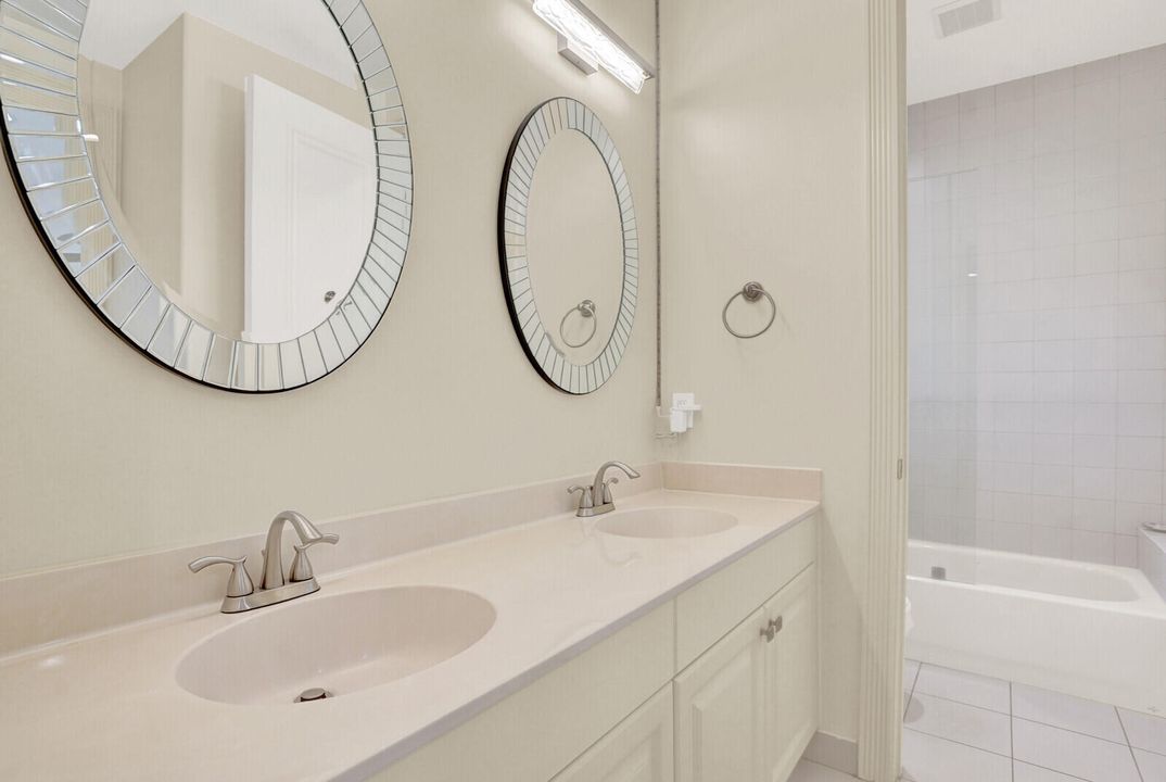 For Sale: $2,150,000 (5 beds, 4 baths, 4062 Square Feet)