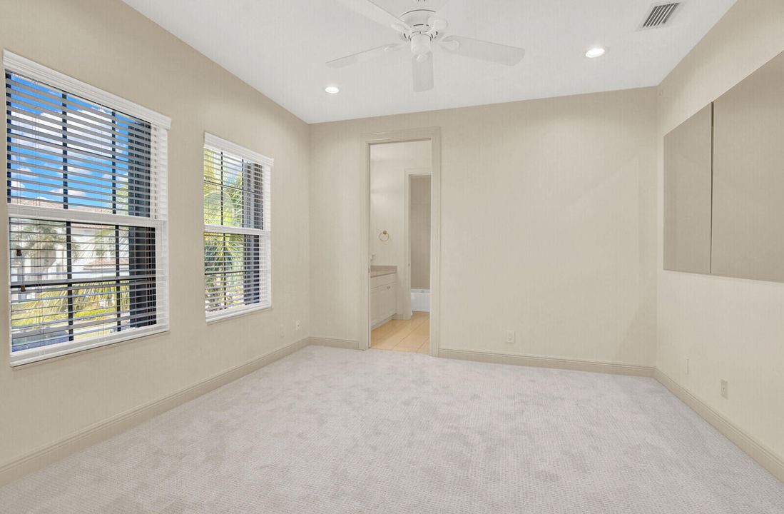 For Sale: $2,150,000 (5 beds, 4 baths, 4062 Square Feet)