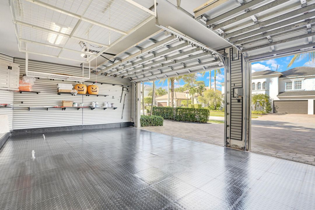 For Sale: $2,150,000 (5 beds, 4 baths, 4062 Square Feet)