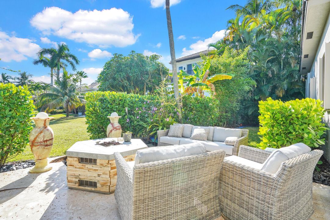 For Sale: $2,150,000 (5 beds, 4 baths, 4062 Square Feet)