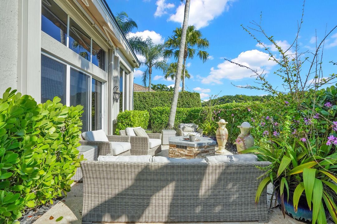 For Sale: $2,150,000 (5 beds, 4 baths, 4062 Square Feet)