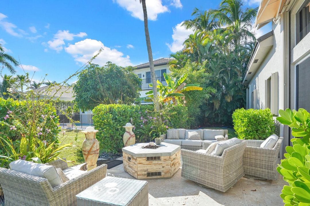 For Sale: $2,150,000 (5 beds, 4 baths, 4062 Square Feet)