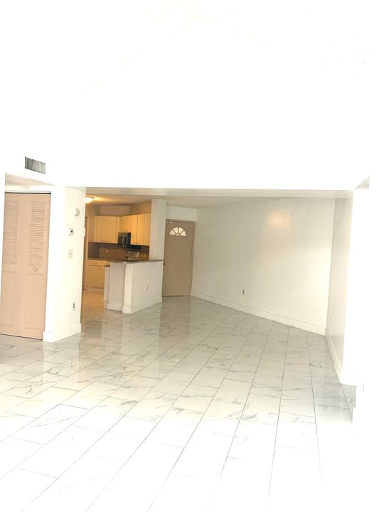 В аренду: $2,150 (2 спален, 2 ванн, 950 Квадратных фут)