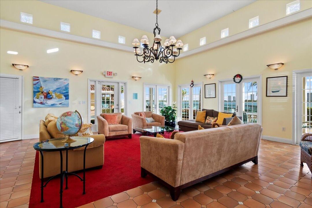 待售: $320,000 (2 贝兹, 2 浴室, 1111 平方英尺)