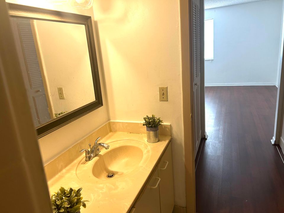 В аренду: $2,150 (2 спален, 2 ванн, 950 Квадратных фут)