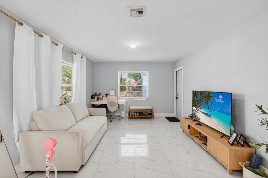 出租: $1,750 (1 贝兹, 1 浴室, 625 平方英尺)