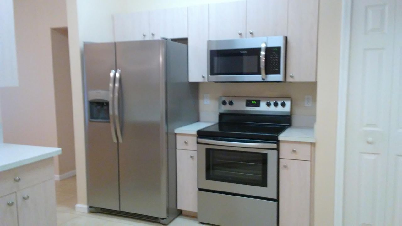 For Rent: $2,400 (3 beds, 2 baths, 1322 Square Feet)