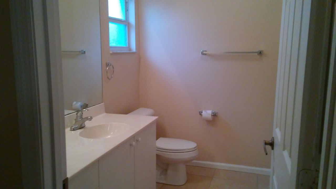 For Rent: $2,400 (3 beds, 2 baths, 1322 Square Feet)