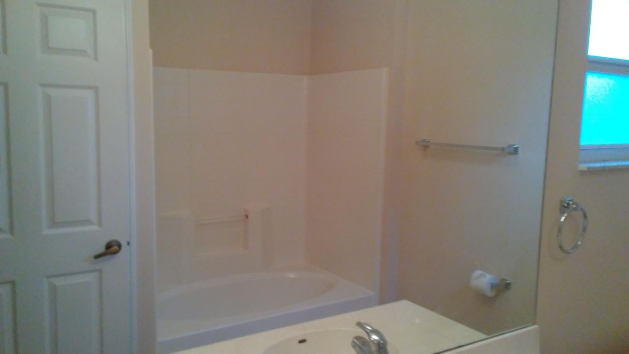 For Rent: $2,400 (3 beds, 2 baths, 1322 Square Feet)