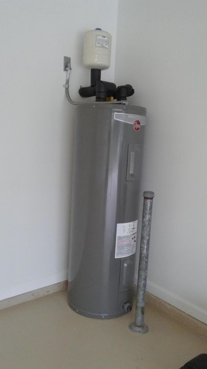 For Rent: $2,400 (3 beds, 2 baths, 1322 Square Feet)