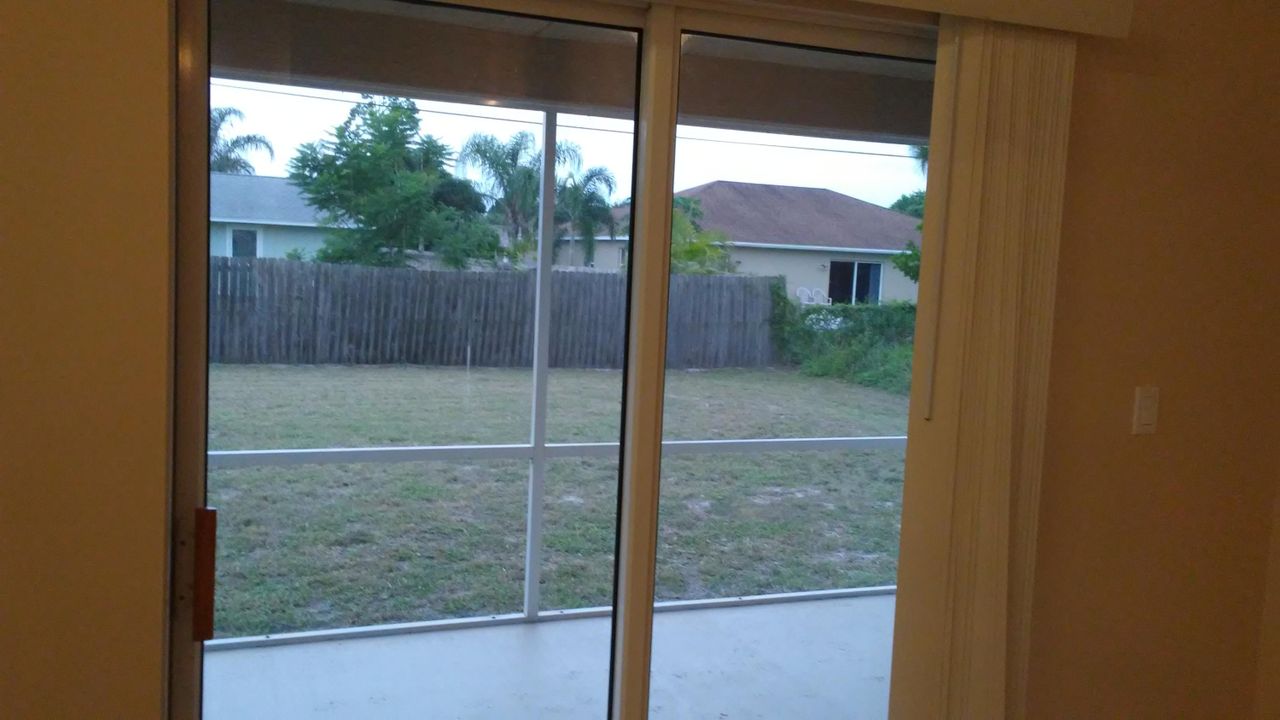 For Rent: $2,400 (3 beds, 2 baths, 1322 Square Feet)