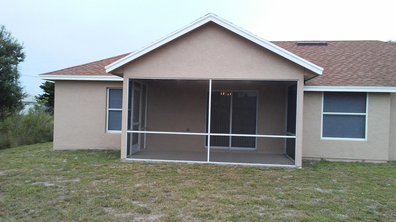 For Rent: $2,400 (3 beds, 2 baths, 1322 Square Feet)
