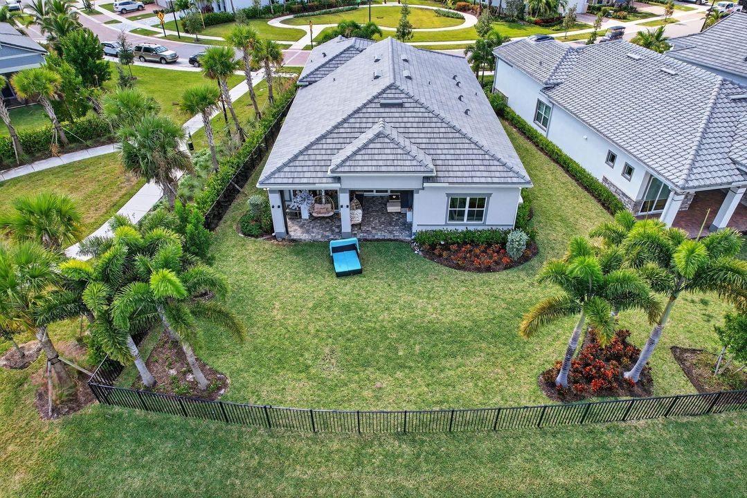 For Sale: $1,095,000 (3 beds, 2 baths, 2087 Square Feet)