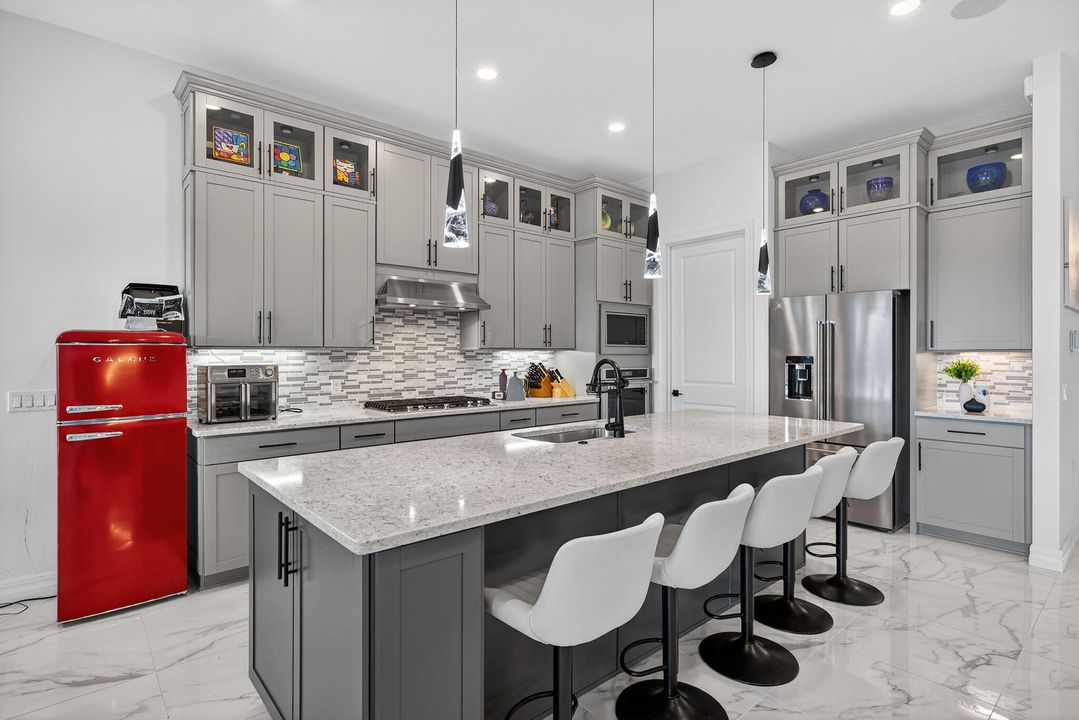 For Sale: $1,095,000 (3 beds, 2 baths, 2087 Square Feet)