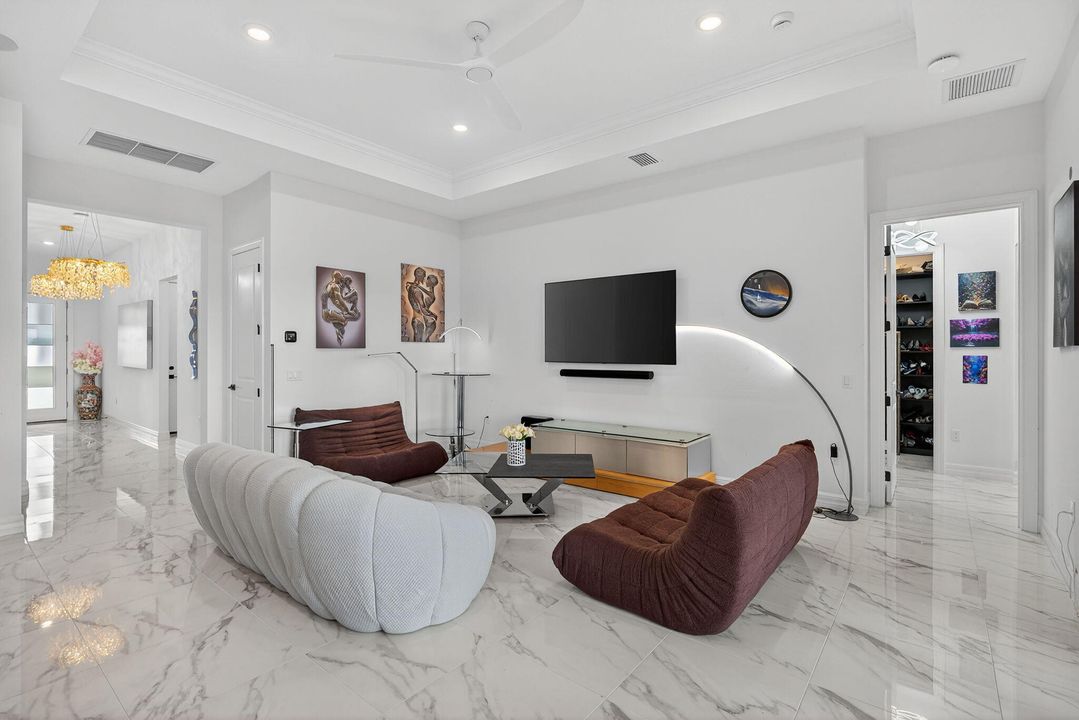 For Sale: $1,095,000 (3 beds, 2 baths, 2087 Square Feet)