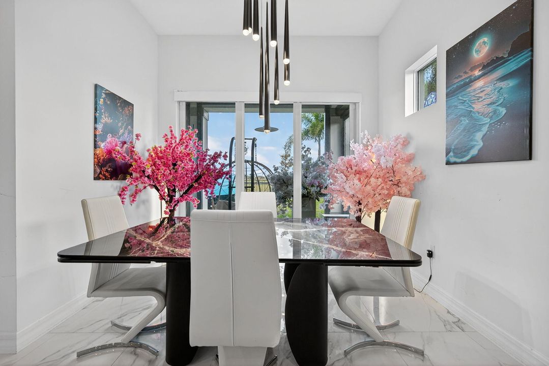 For Sale: $1,095,000 (3 beds, 2 baths, 2087 Square Feet)