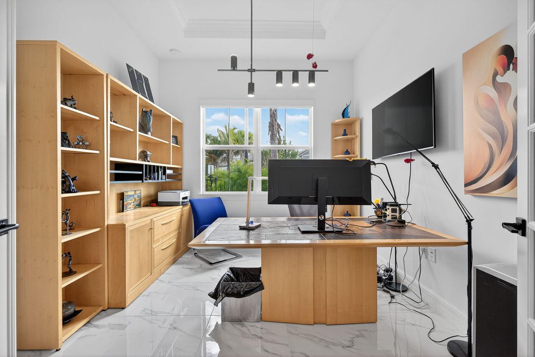 For Sale: $1,095,000 (3 beds, 2 baths, 2087 Square Feet)