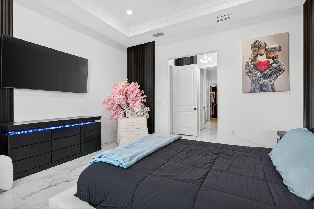 For Sale: $1,095,000 (3 beds, 2 baths, 2087 Square Feet)