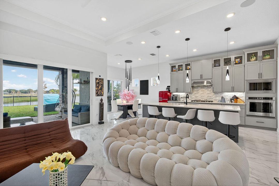 For Sale: $1,095,000 (3 beds, 2 baths, 2087 Square Feet)