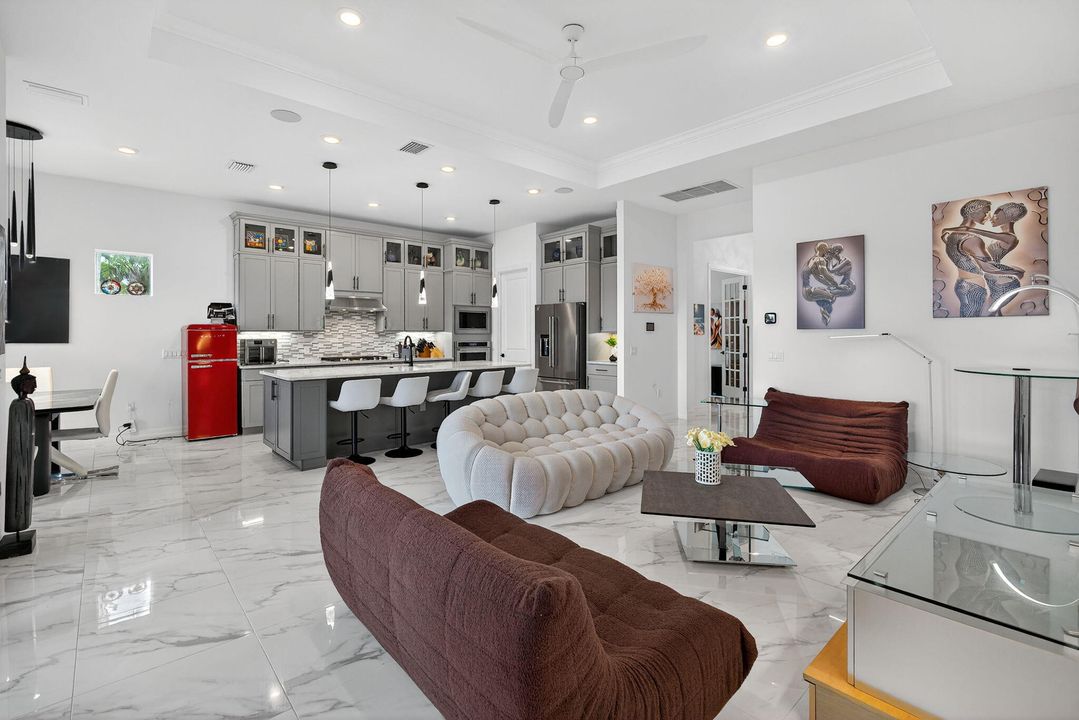 For Sale: $1,095,000 (3 beds, 2 baths, 2087 Square Feet)