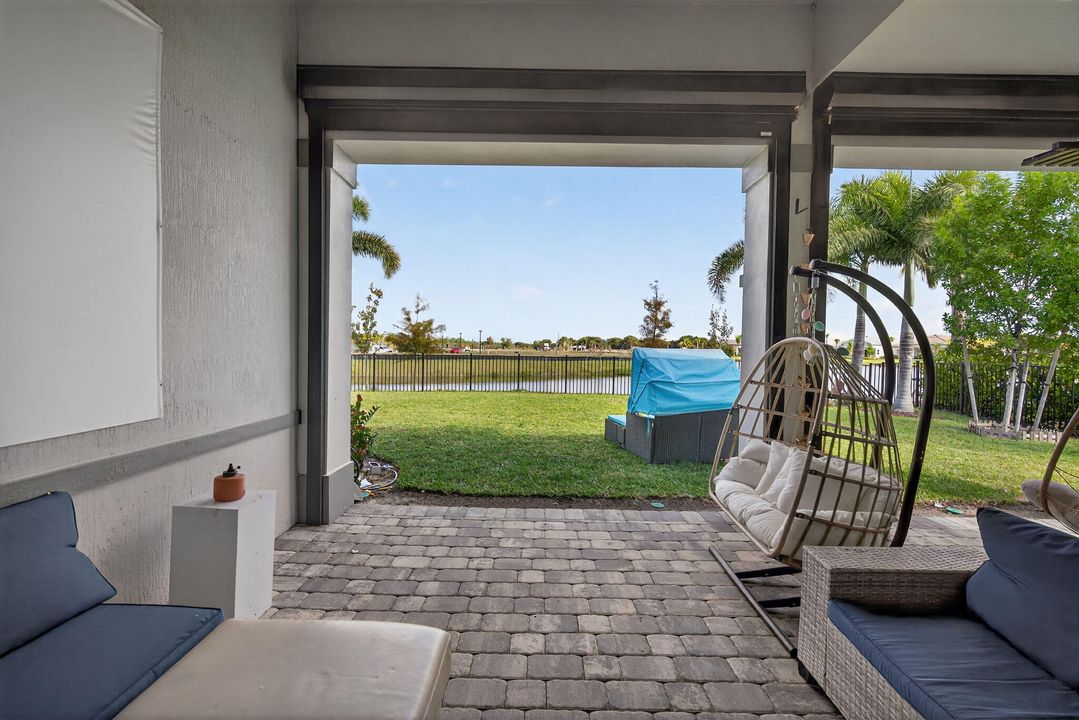 For Sale: $1,095,000 (3 beds, 2 baths, 2087 Square Feet)