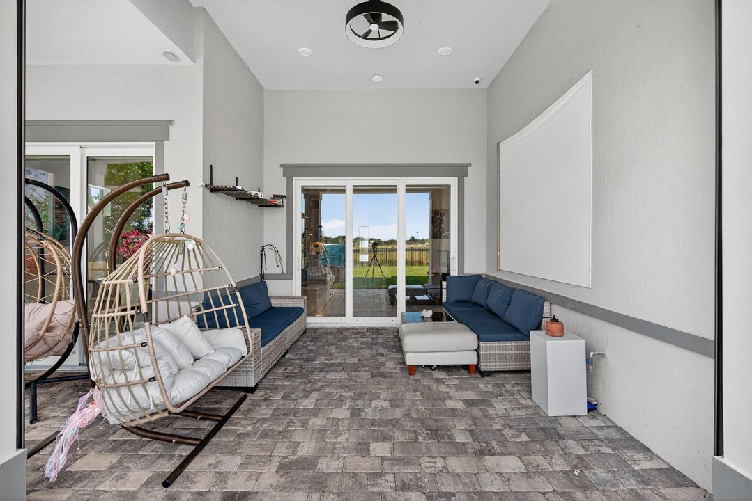 For Sale: $1,095,000 (3 beds, 2 baths, 2087 Square Feet)