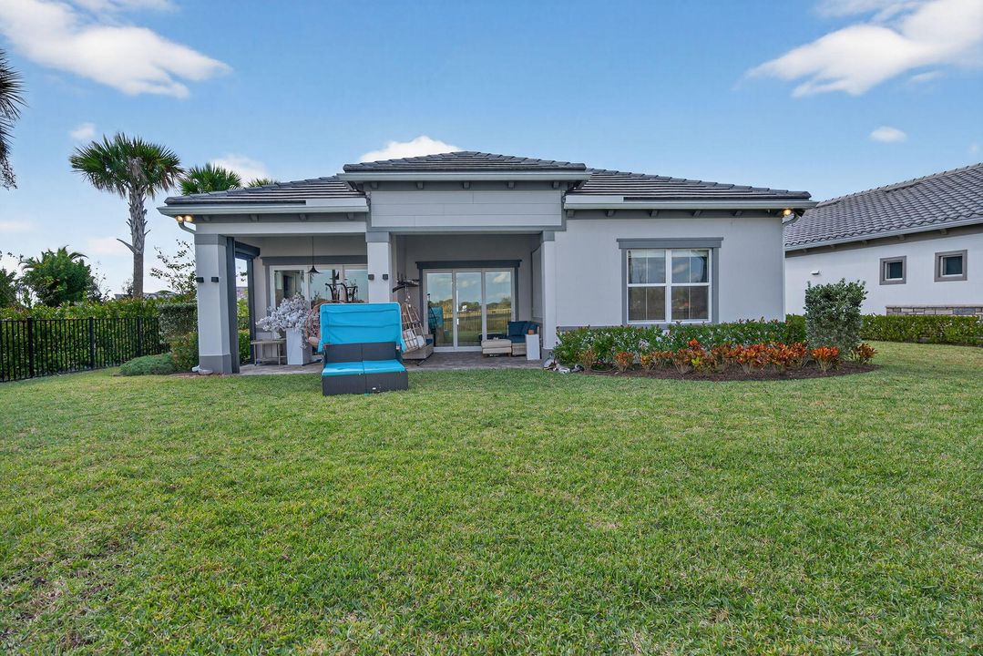 For Sale: $1,095,000 (3 beds, 2 baths, 2087 Square Feet)