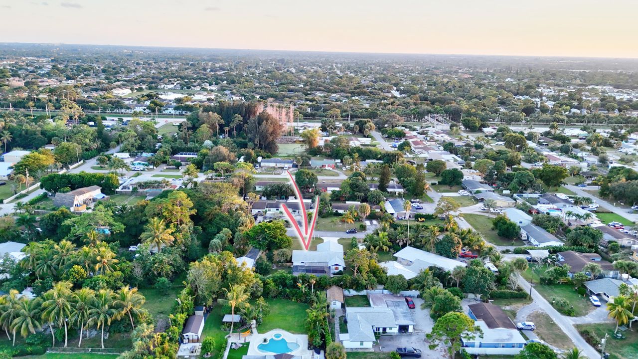 Active With Contract: $549,900 (3 beds, 2 baths, 1290 Square Feet)