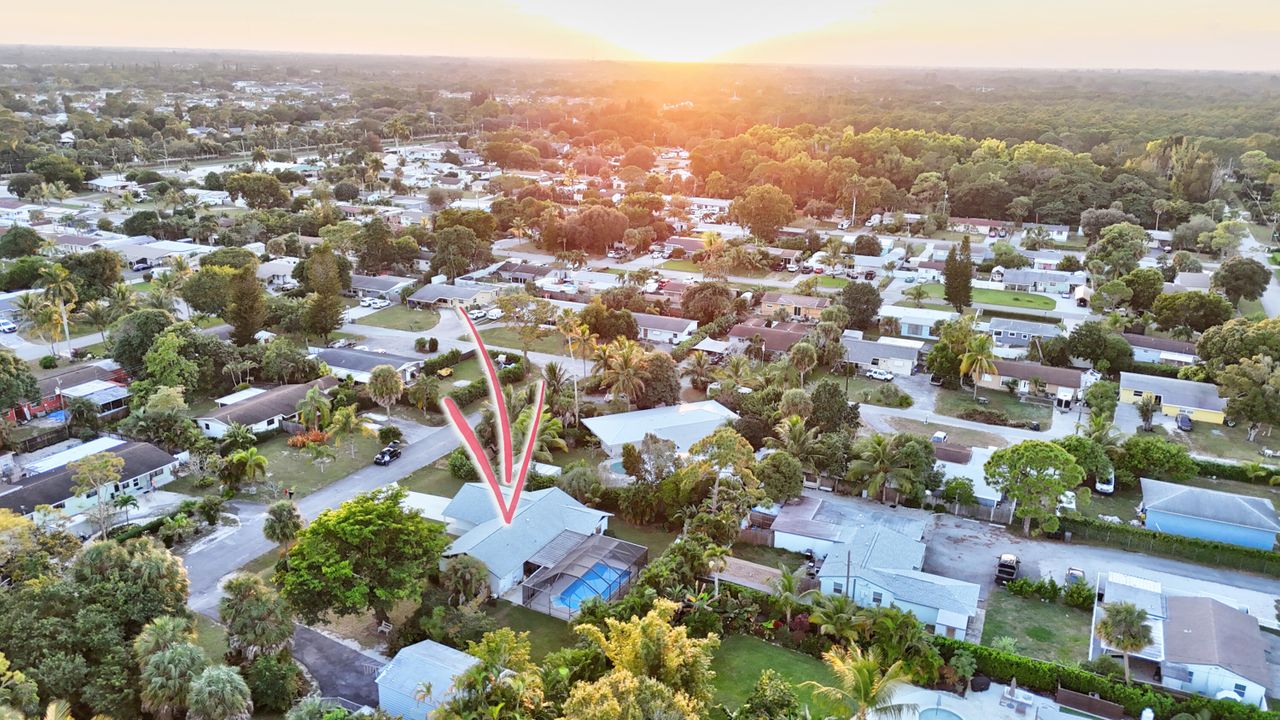 Active With Contract: $549,900 (3 beds, 2 baths, 1290 Square Feet)