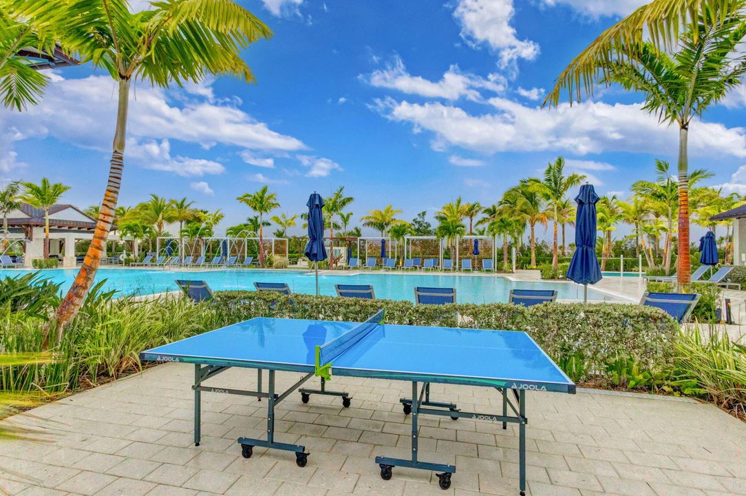 For Sale: $1,095,000 (3 beds, 2 baths, 2087 Square Feet)