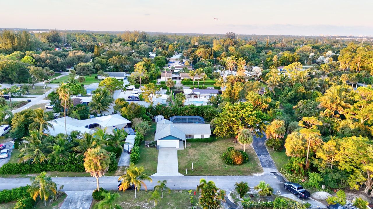 Active With Contract: $549,900 (3 beds, 2 baths, 1290 Square Feet)