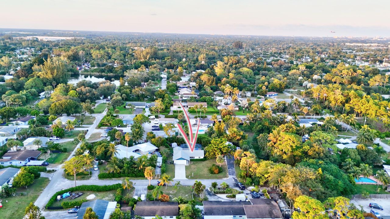 Active With Contract: $549,900 (3 beds, 2 baths, 1290 Square Feet)