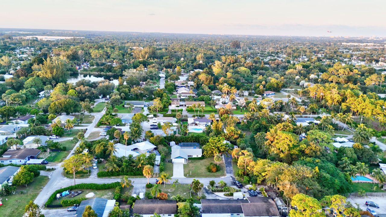 Active With Contract: $549,900 (3 beds, 2 baths, 1290 Square Feet)
