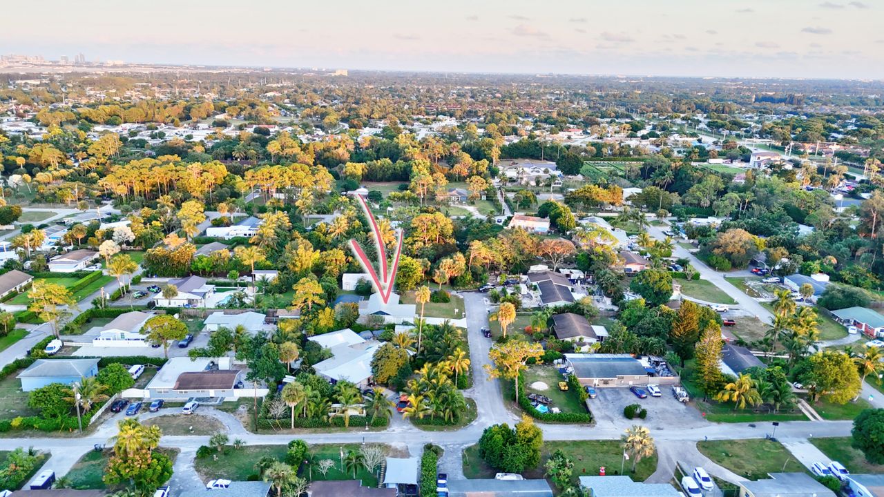 Active With Contract: $549,900 (3 beds, 2 baths, 1290 Square Feet)