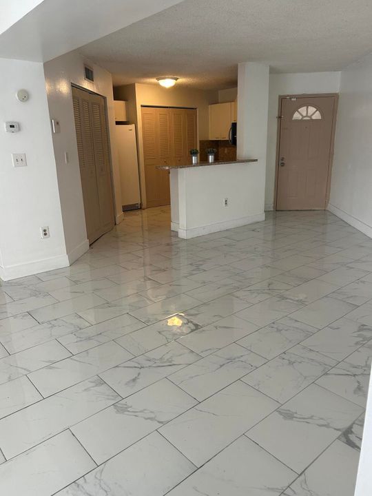 В аренду: $2,150 (2 спален, 2 ванн, 950 Квадратных фут)