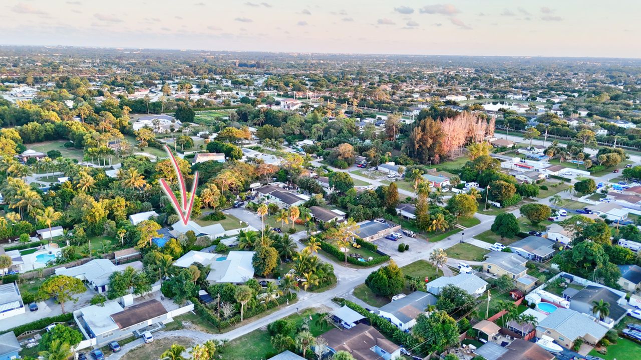 Active With Contract: $549,900 (3 beds, 2 baths, 1290 Square Feet)