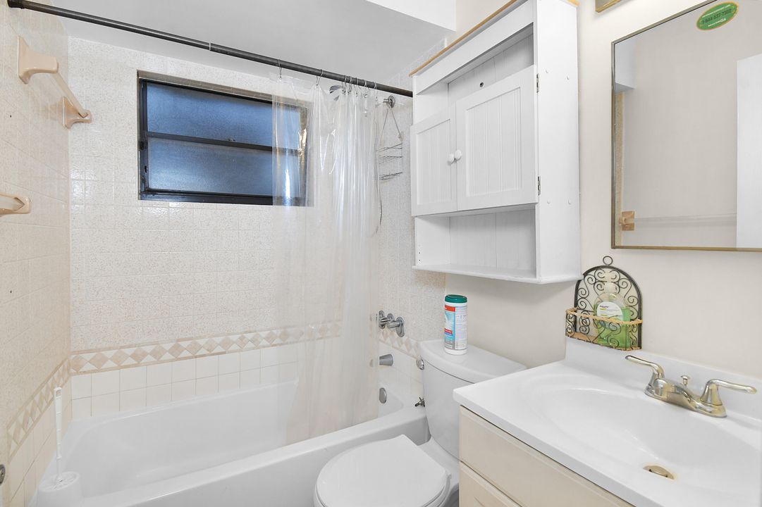 Active With Contract: $549,900 (3 beds, 2 baths, 1290 Square Feet)