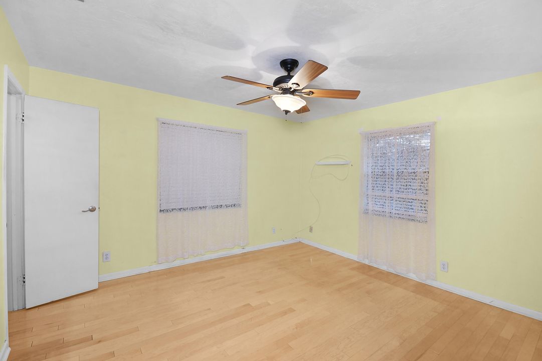 Active With Contract: $549,900 (3 beds, 2 baths, 1290 Square Feet)