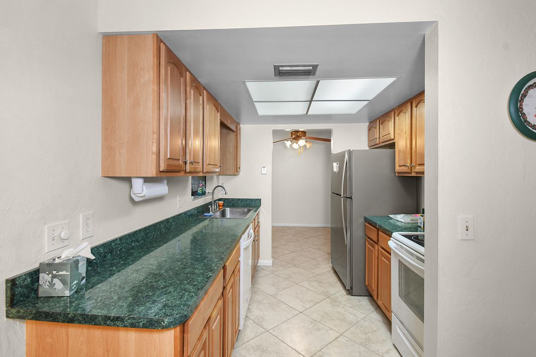 Active With Contract: $549,900 (3 beds, 2 baths, 1290 Square Feet)