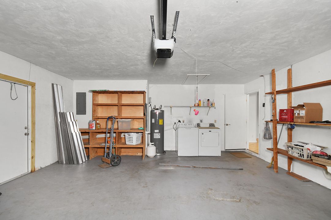 Active With Contract: $549,900 (3 beds, 2 baths, 1290 Square Feet)