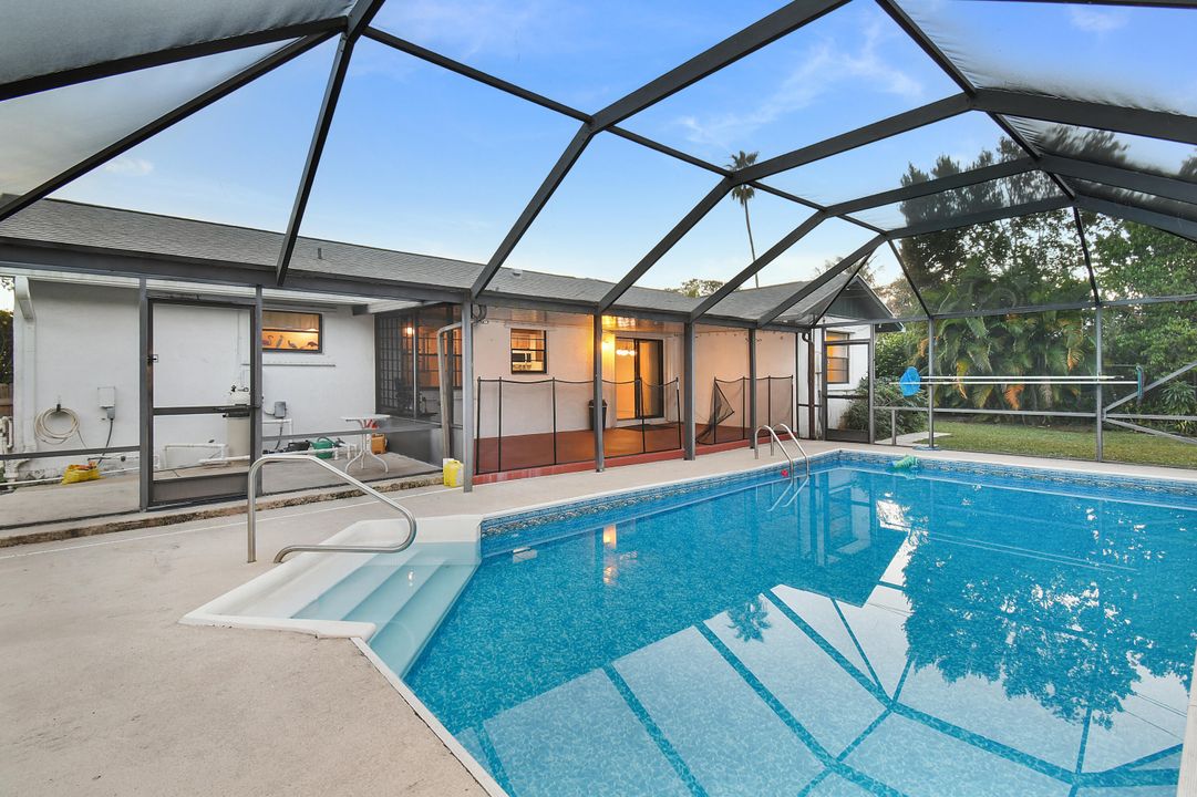 Active With Contract: $549,900 (3 beds, 2 baths, 1290 Square Feet)