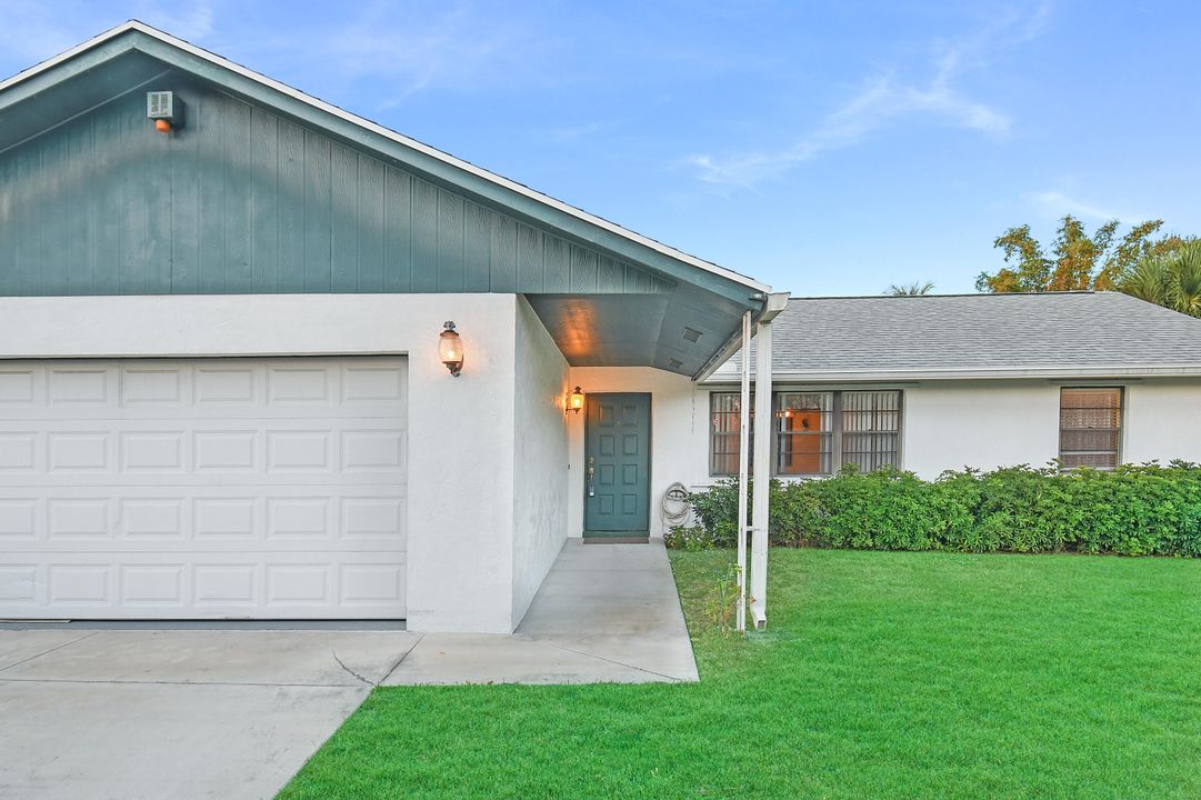 Active With Contract: $549,900 (3 beds, 2 baths, 1290 Square Feet)
