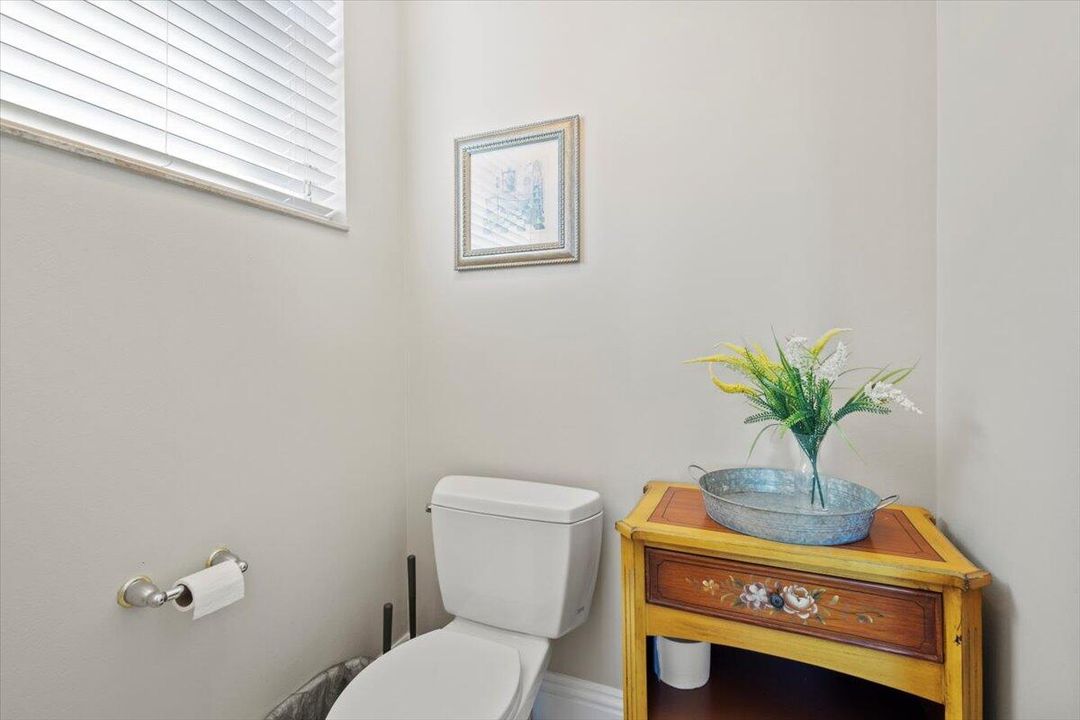 出租: $3,300 (4 贝兹, 3 浴室, 2453 平方英尺)